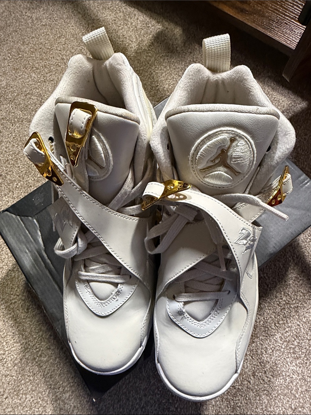 Jordan Retro 8 Champagne Pack Celebration Kids White and Gold High-Top Sneakers - Picture 3 of 10